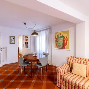 Parlamento Luxury Apartament